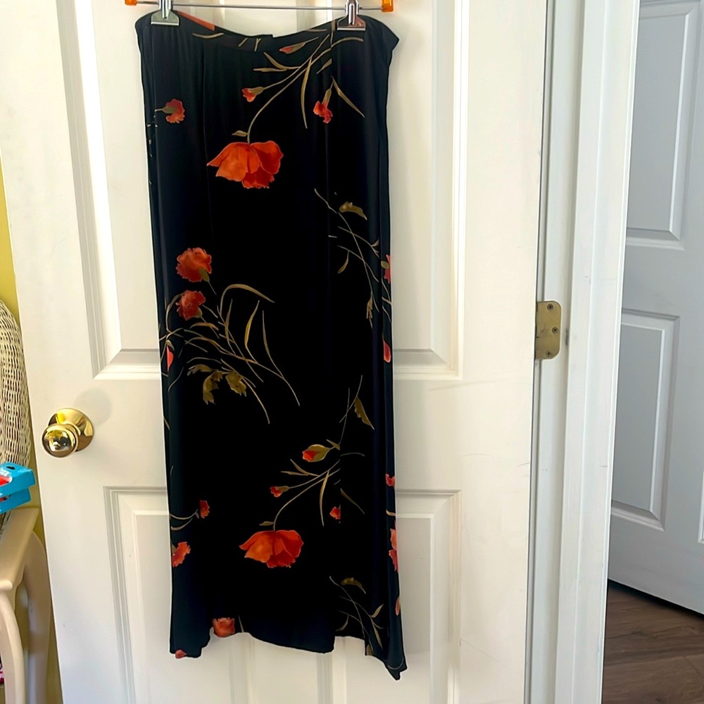 NWOT! Women’s Morgan Taylor Studio Rayon MIDI Skirt. Size 10. Blk  floral print